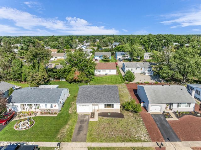 12 Bolingbroke Drive, Toms River, NJ 08757