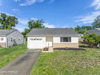 12 Bolingbroke Drive, Toms River, NJ 08757