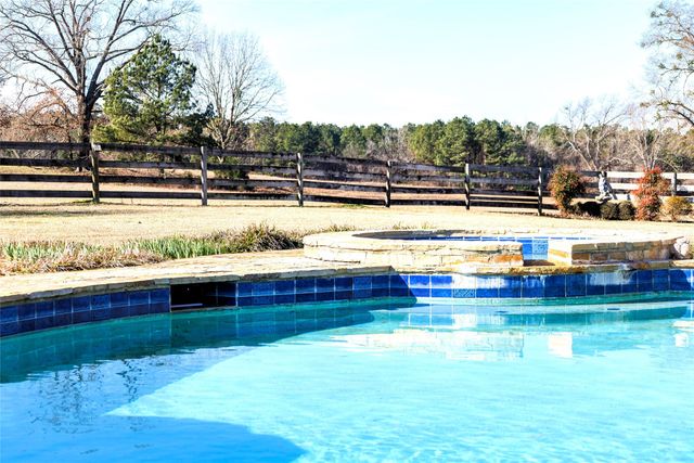 12987 County Road 452, Lindale, TX 75771