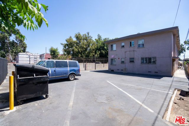 1433 E 61st Street, Los Angeles, CA 90001