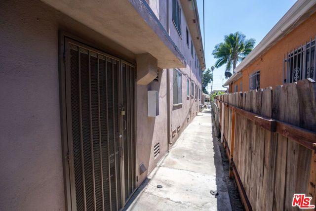 1433 E 61st Street, Los Angeles, CA 90001