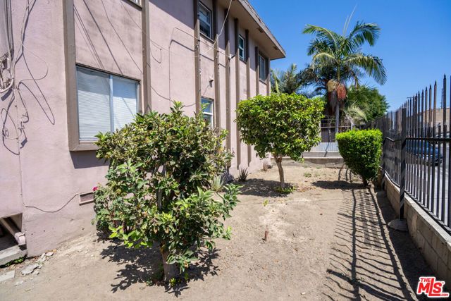 1433 E 61st Street, Los Angeles, CA 90001