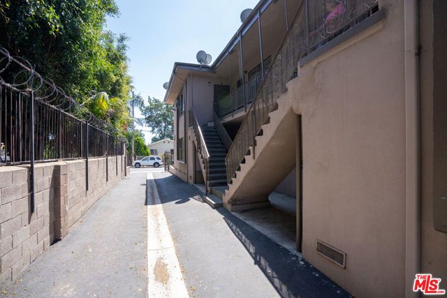 1433 E 61st Street, Los Angeles, CA 90001
