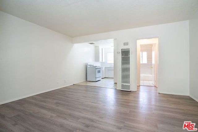 1433 E 61st Street, Los Angeles, CA 90001