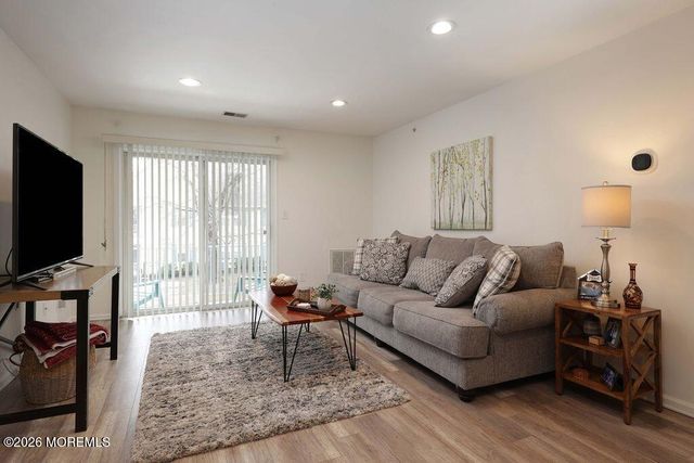 1015 Wedgewood Circle 1015, Belford, NJ 07718