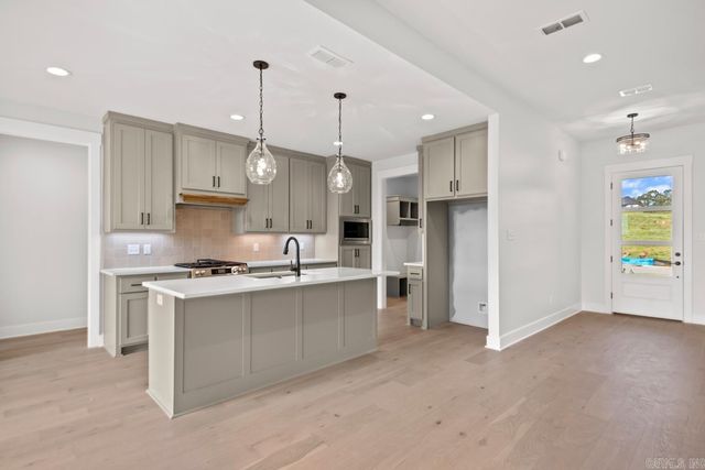 105 Dylan, Benton, AR 72015