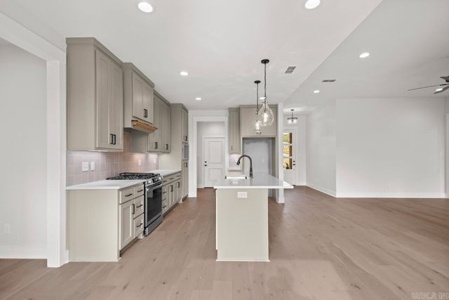 105 Dylan, Benton, AR 72015