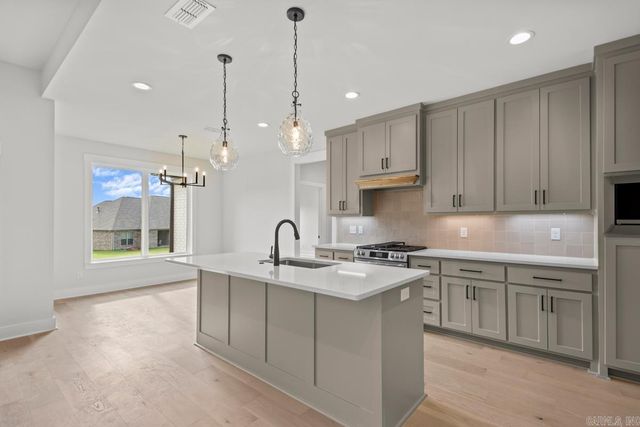 105 Dylan, Benton, AR 72015