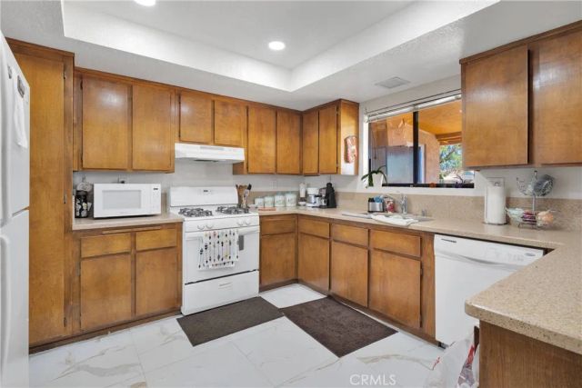 22035 Pahute Road, Apple Valley, CA 92308