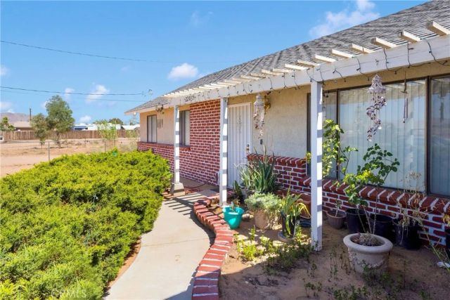 22035 Pahute Road, Apple Valley, CA 92308