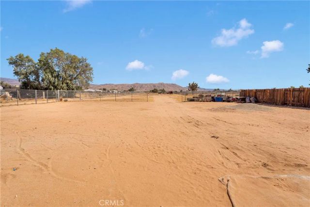 22035 Pahute Road, Apple Valley, CA 92308