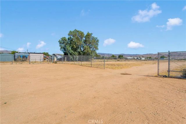 22035 Pahute Road, Apple Valley, CA 92308