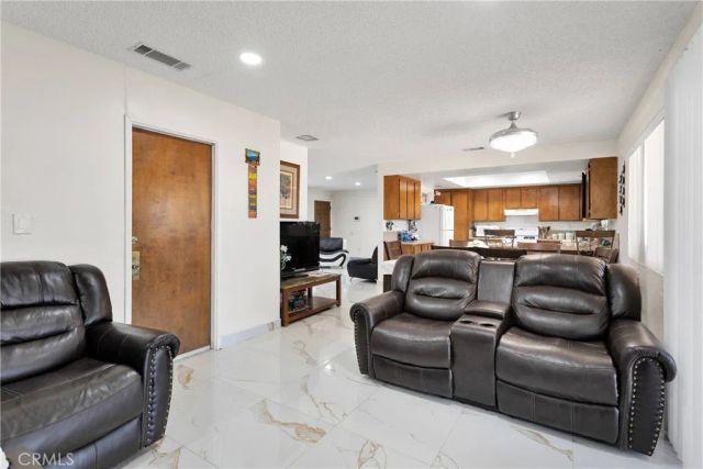 22035 Pahute Road, Apple Valley, CA 92308