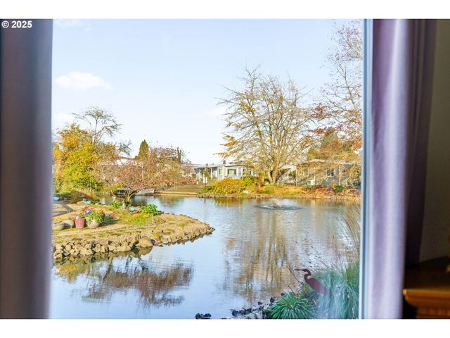 1800 LAKEWOOD Ct 127, Eugene, OR 97402