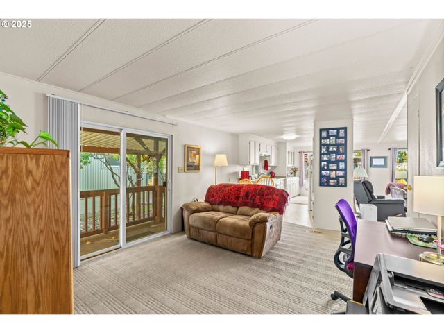 1800 LAKEWOOD Ct 127, Eugene, OR 97402