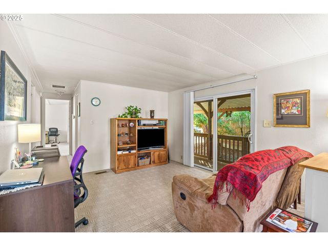 1800 LAKEWOOD Ct 127, Eugene, OR 97402