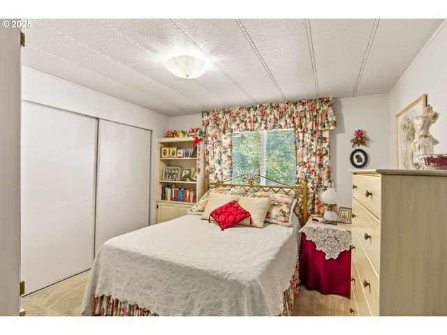 1800 LAKEWOOD Ct 127, Eugene, OR 97402