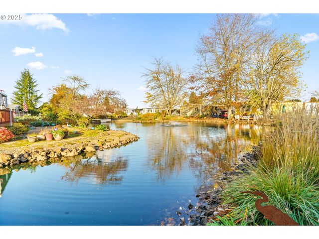 1800 LAKEWOOD Ct 127, Eugene, OR 97402