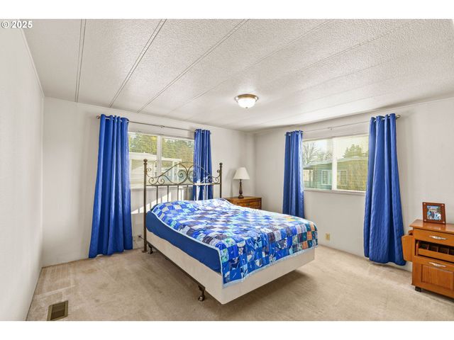 1800 LAKEWOOD Ct 127, Eugene, OR 97402