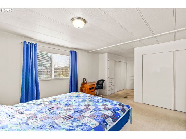 1800 LAKEWOOD Ct 127, Eugene, OR 97402