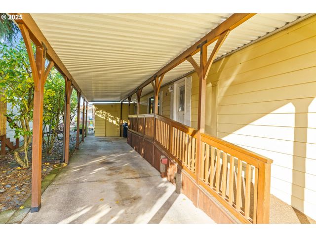 1800 LAKEWOOD Ct 127, Eugene, OR 97402