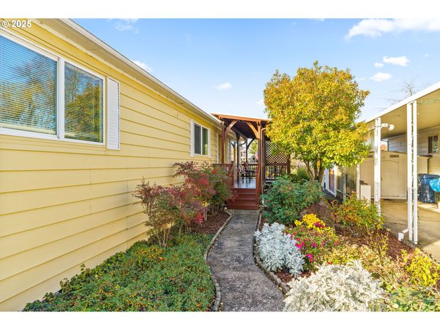 1800 LAKEWOOD Ct 127, Eugene, OR 97402