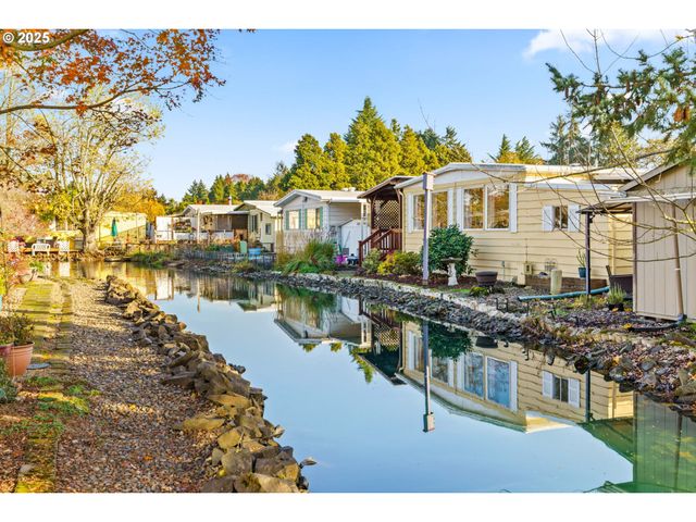 1800 LAKEWOOD Ct 127, Eugene, OR 97402