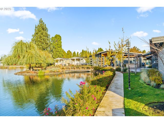 1800 LAKEWOOD Ct 127, Eugene, OR 97402