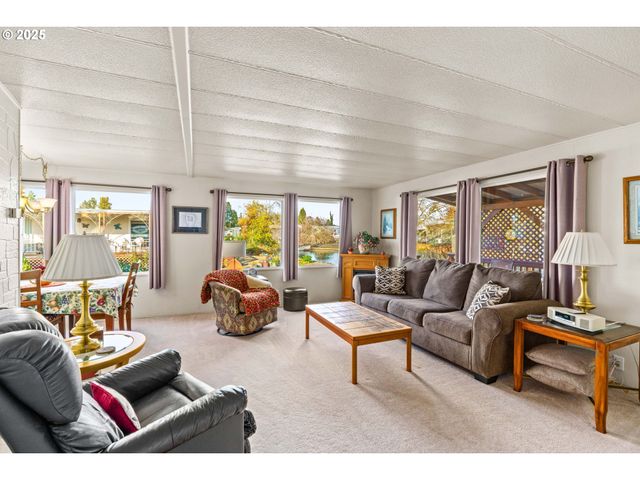 1800 LAKEWOOD Ct 127, Eugene, OR 97402