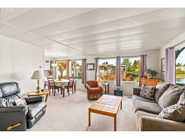 1800 LAKEWOOD Ct 127, Eugene, OR 97402