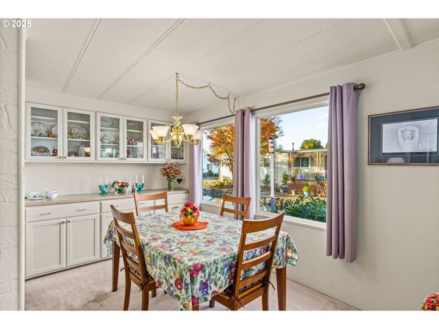 1800 LAKEWOOD Ct 127, Eugene, OR 97402