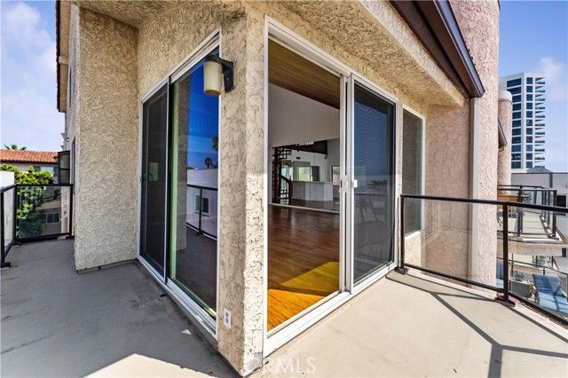 1230 E Ocean, Long Beach, CA 90802