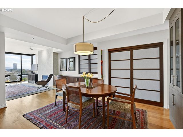 2448 Nw WESTOVER Rd E402, Portland, OR 97210