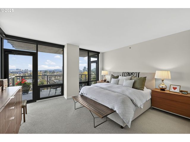 2448 Nw WESTOVER Rd E402, Portland, OR 97210