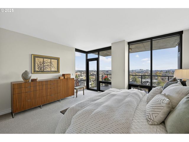 2448 Nw WESTOVER Rd E402, Portland, OR 97210