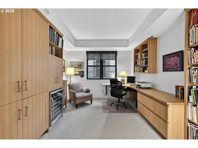 2448 Nw WESTOVER Rd E402, Portland, OR 97210