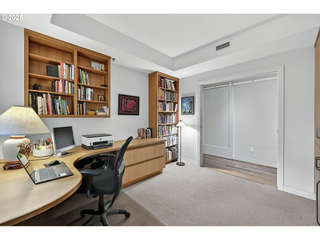 2448 Nw WESTOVER Rd E402, Portland, OR 97210