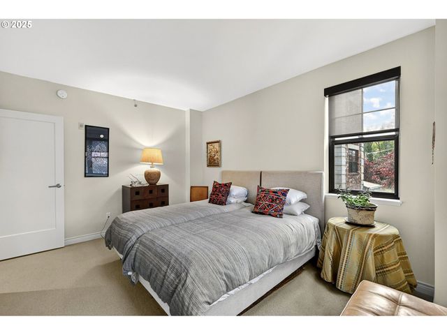 2448 Nw WESTOVER Rd E402, Portland, OR 97210