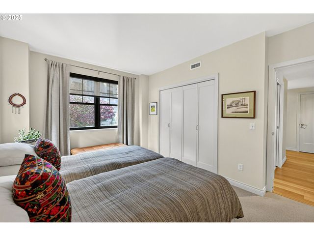 2448 Nw WESTOVER Rd E402, Portland, OR 97210