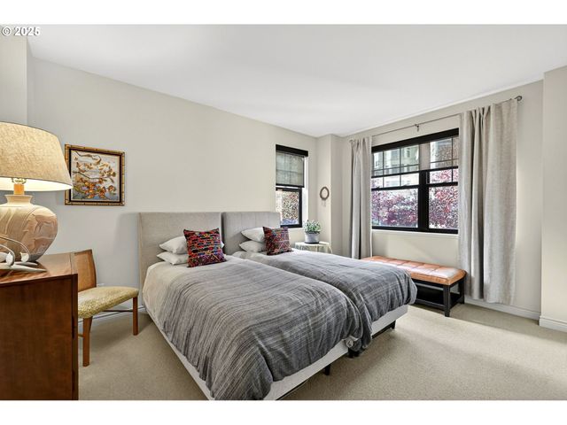 2448 Nw WESTOVER Rd E402, Portland, OR 97210