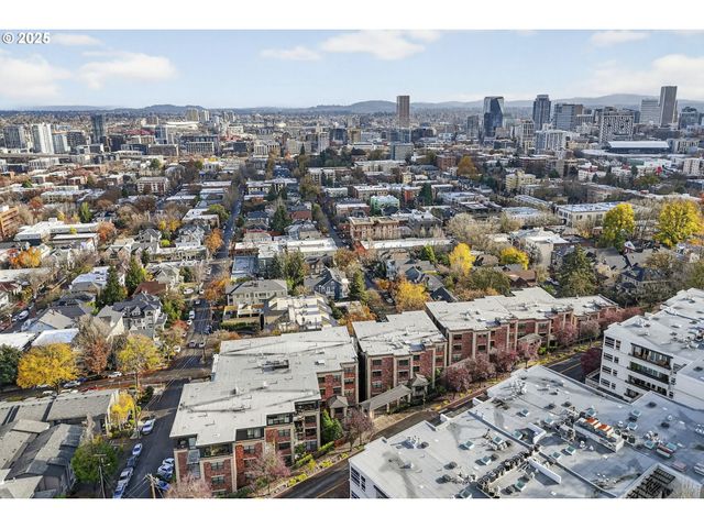 2448 Nw WESTOVER Rd E402, Portland, OR 97210