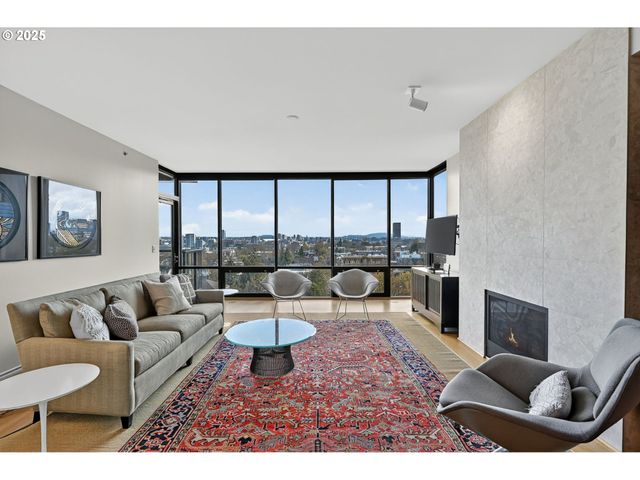 2448 Nw WESTOVER Rd E402, Portland, OR 97210