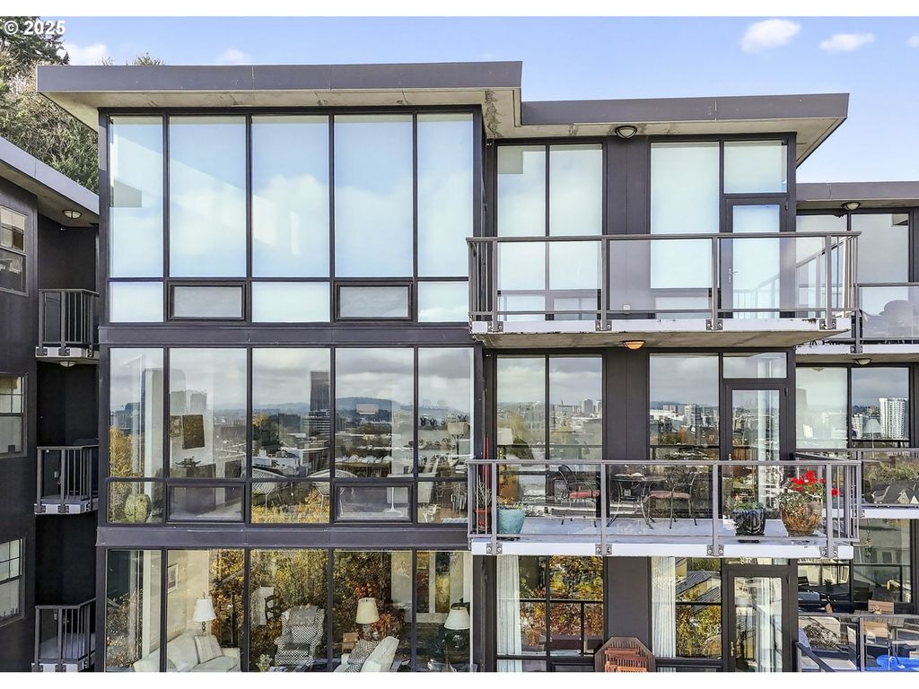 2448 Nw WESTOVER Rd E402, Portland, OR 97210