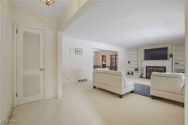 1123 Courtleigh Drive, Akron, OH 44313