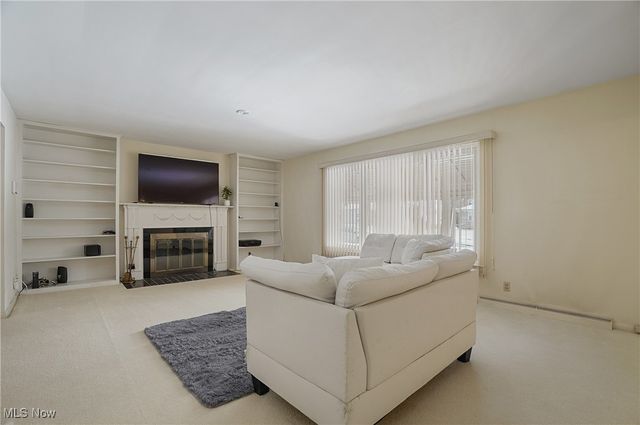 1123 Courtleigh Drive, Akron, OH 44313