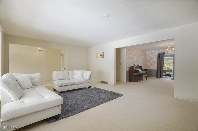 1123 Courtleigh Drive, Akron, OH 44313