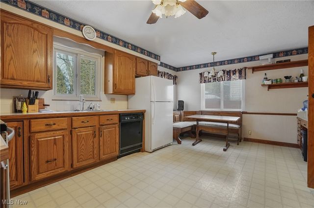 1123 Courtleigh Drive, Akron, OH 44313