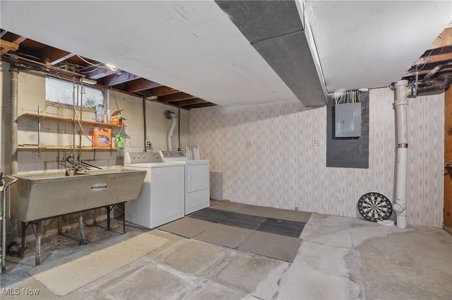 1123 Courtleigh Drive, Akron, OH 44313