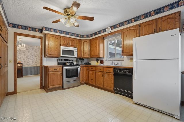 1123 Courtleigh Drive, Akron, OH 44313