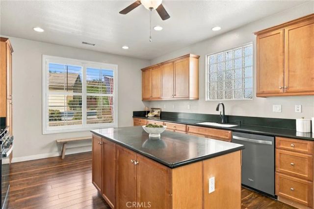 10300 Evora Lane, Bakersfield, CA 93306